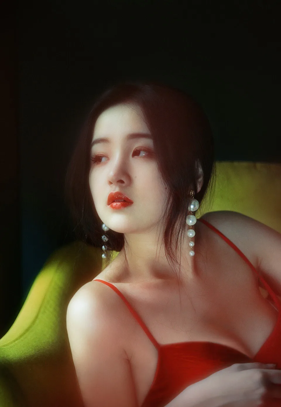性感吊带裙美女写真 图片6