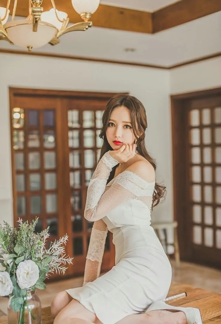 一字肩包臀裙美女 图片4