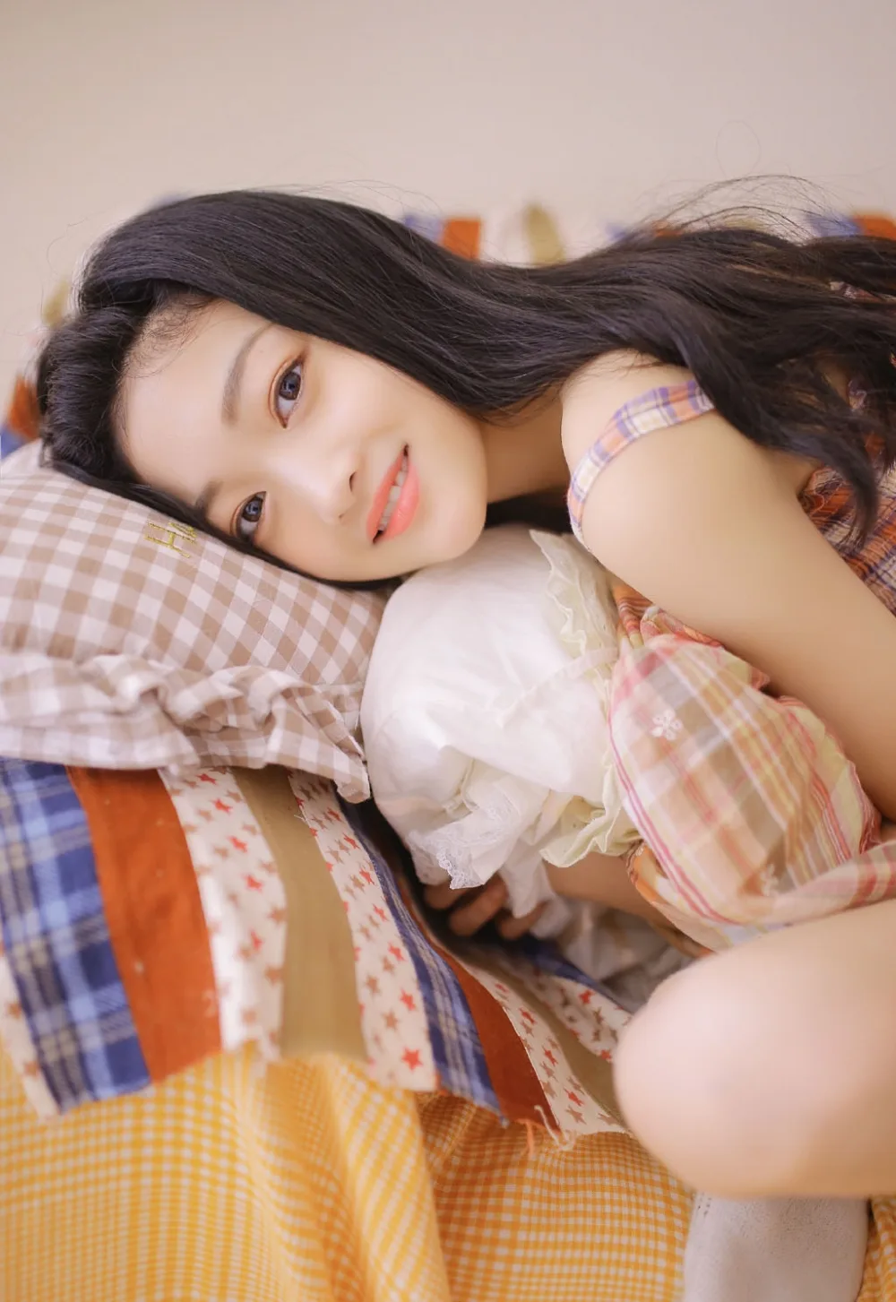吊带白丝美女写真 图片1