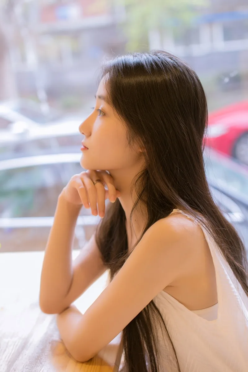 长发美女写真 图片5