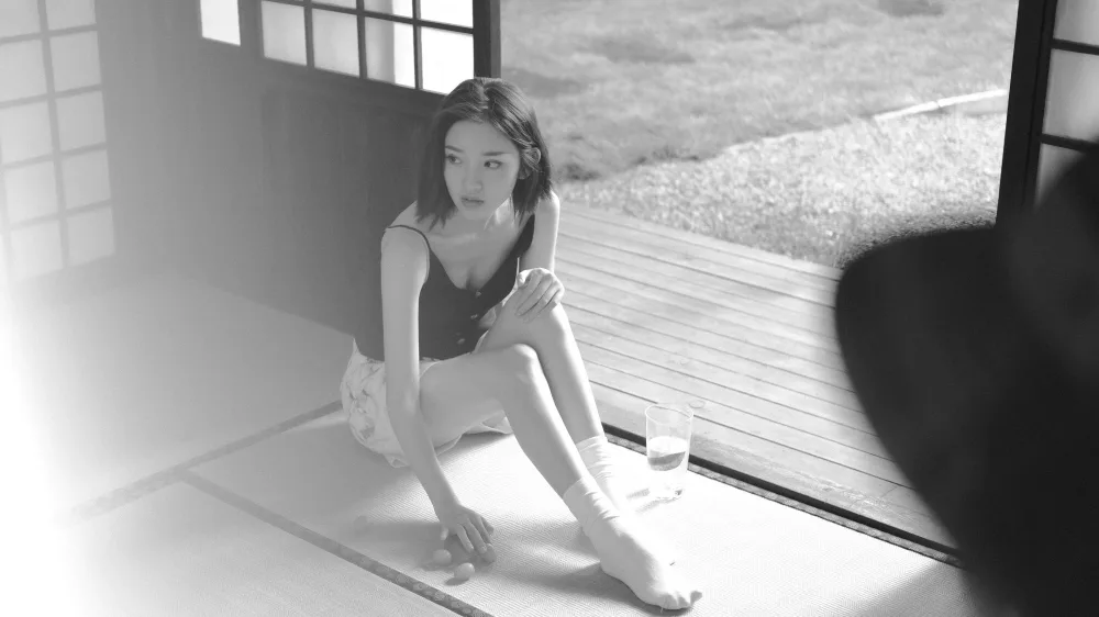 唐艺昕黑白写真 图片1