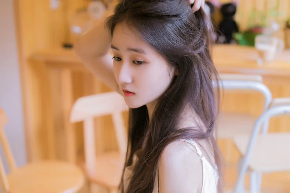 长发美女写真 图片4