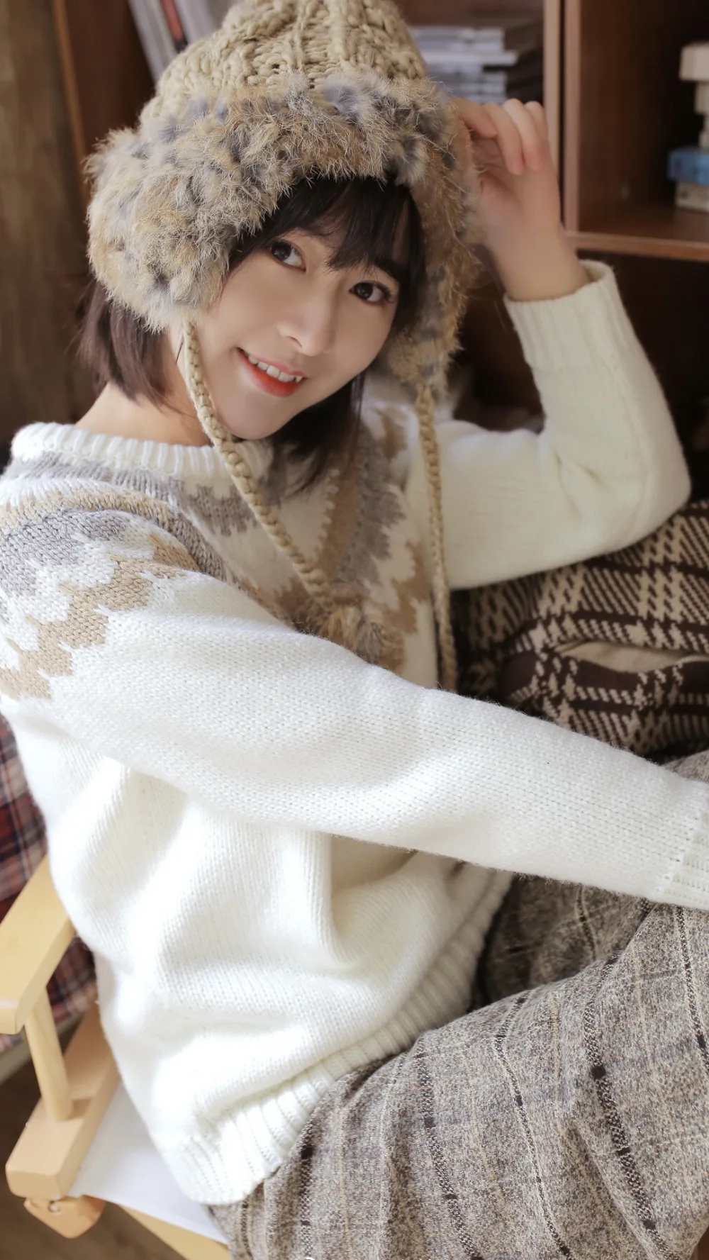 短发美女写真 图片1