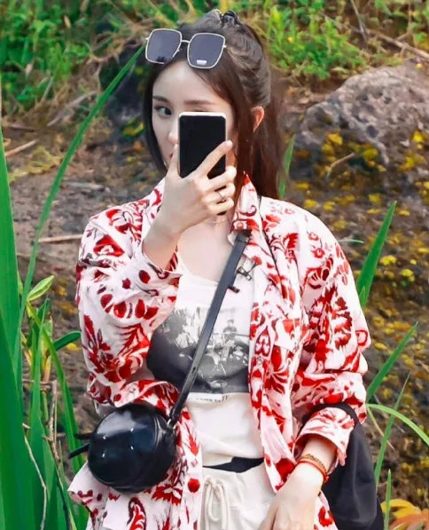 杨幂花少路透 图片1