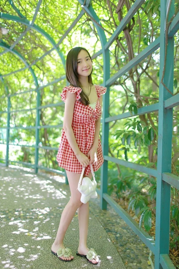 连衣裙美女街拍 图片3