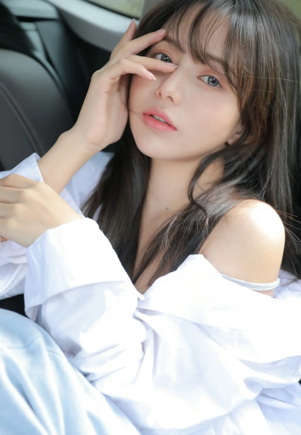长发美女街拍写真 图片8