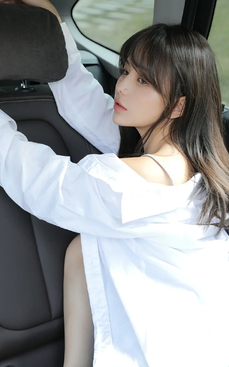 长发美女街拍写真 图片12