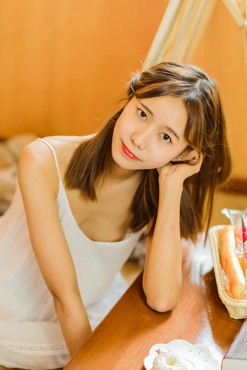 单眼皮美女写真 图片6