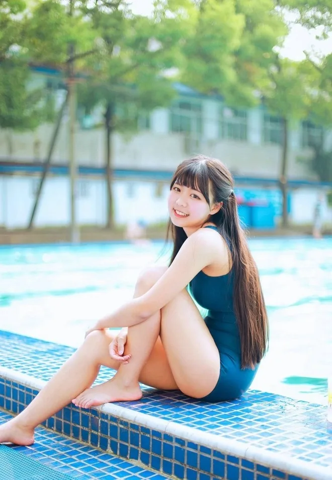 甜美萌妹子泳衣写真 图片6