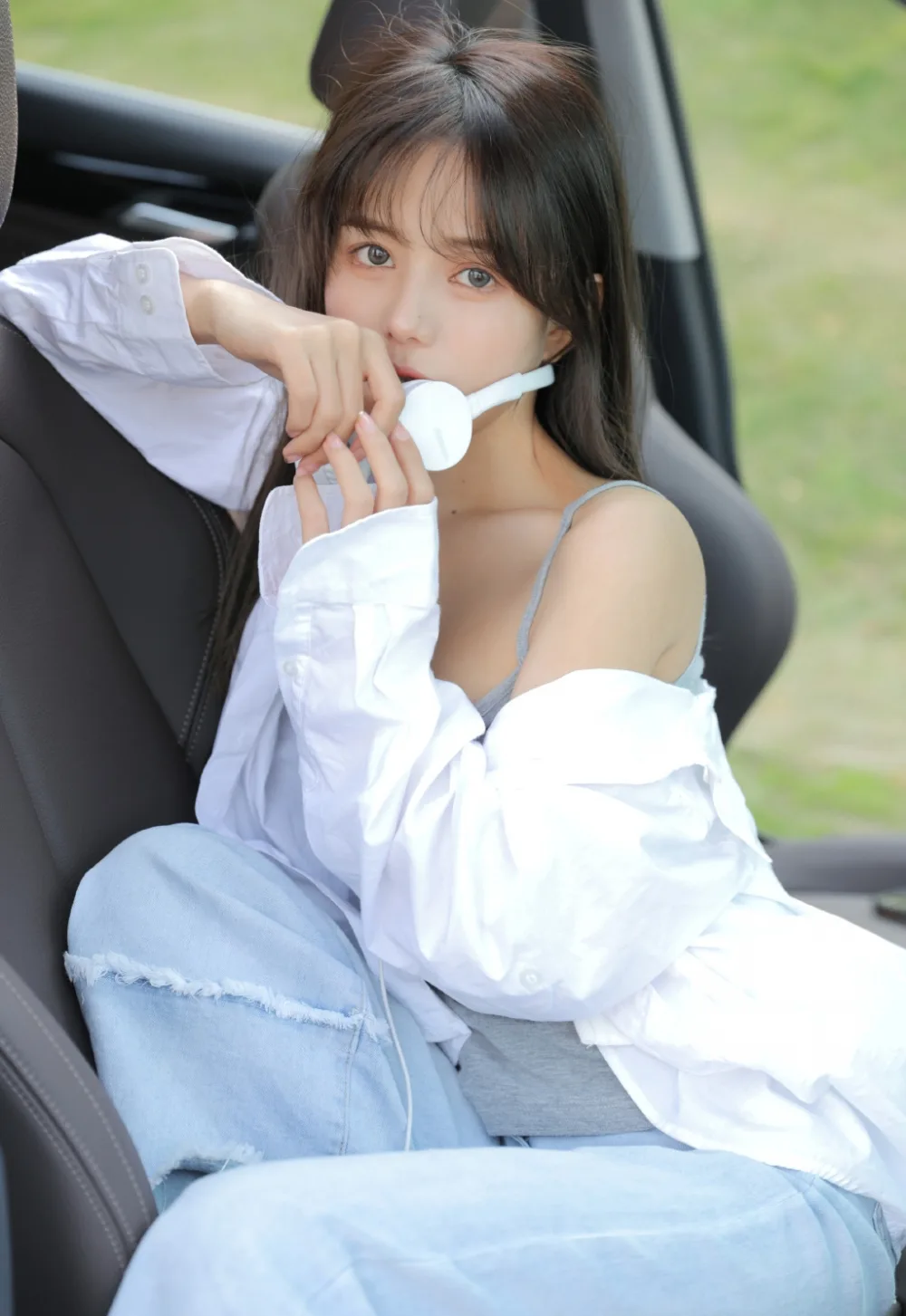 长发美女街拍写真 图片10