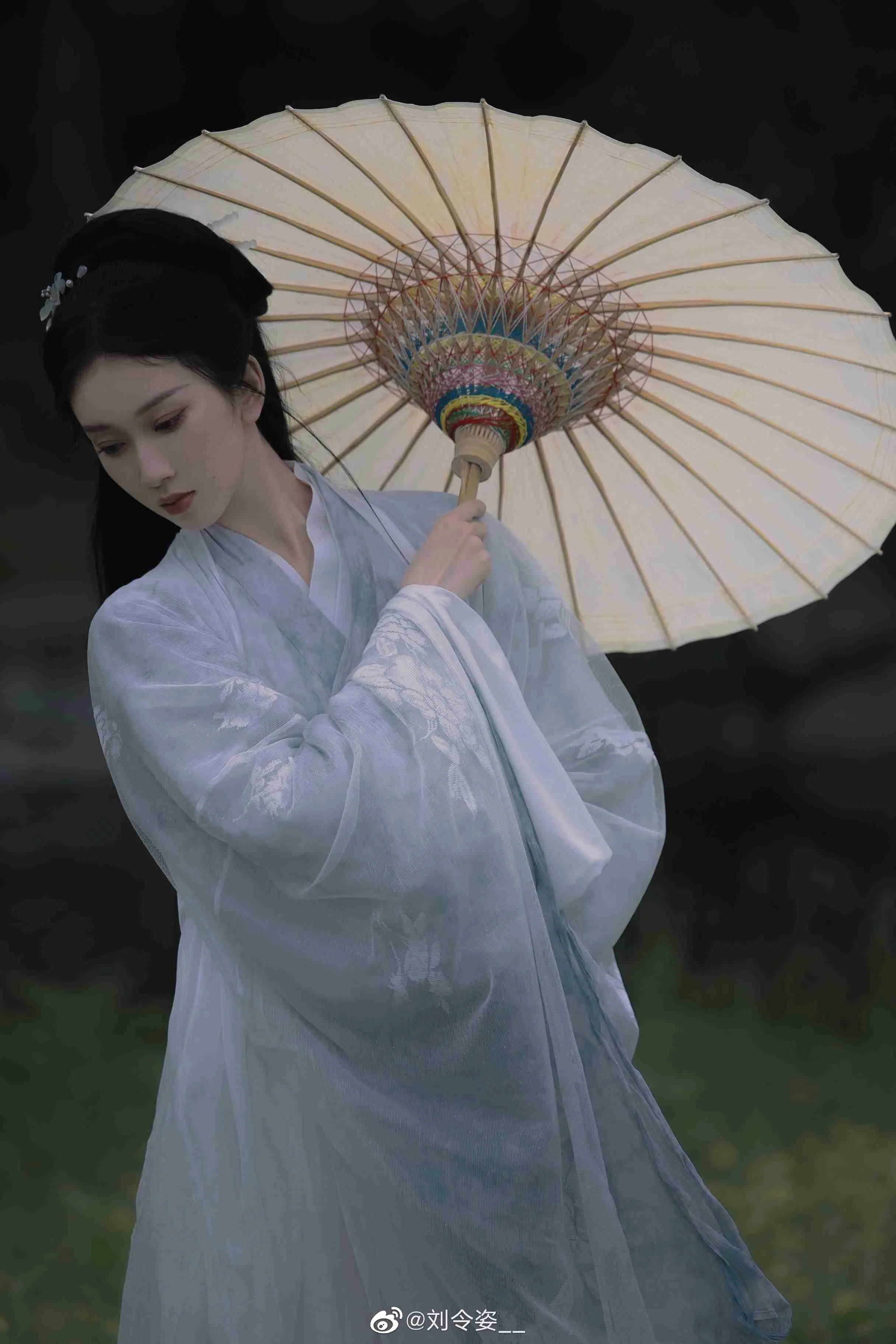 刘令姿古风写真 图片7