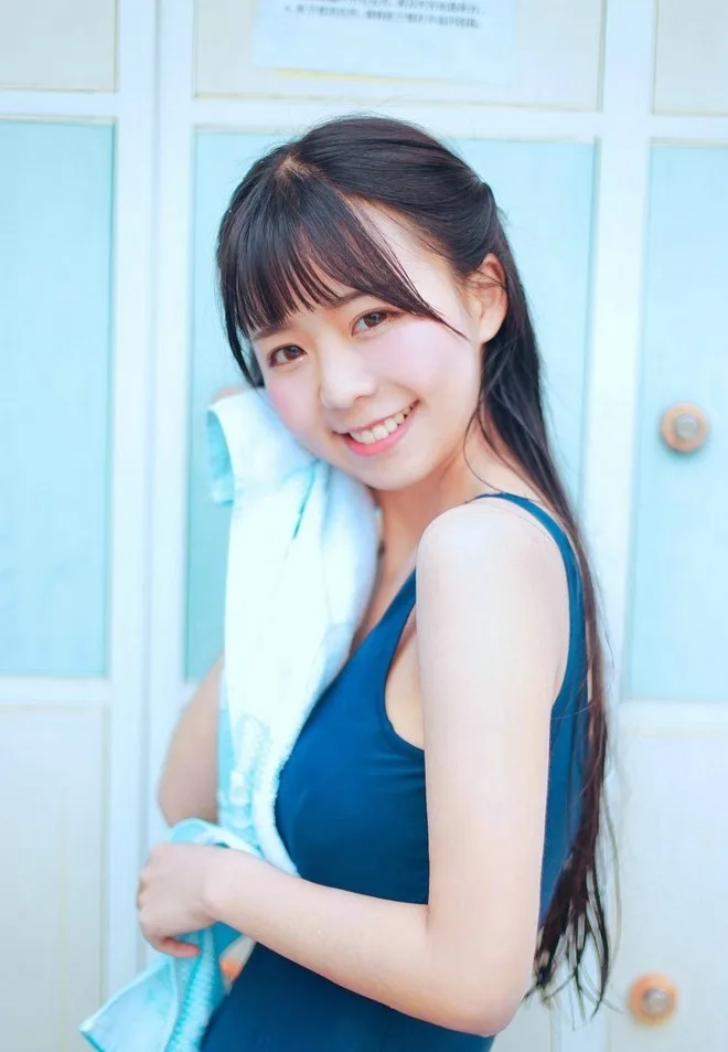 甜美萌妹子泳衣写真 图片8