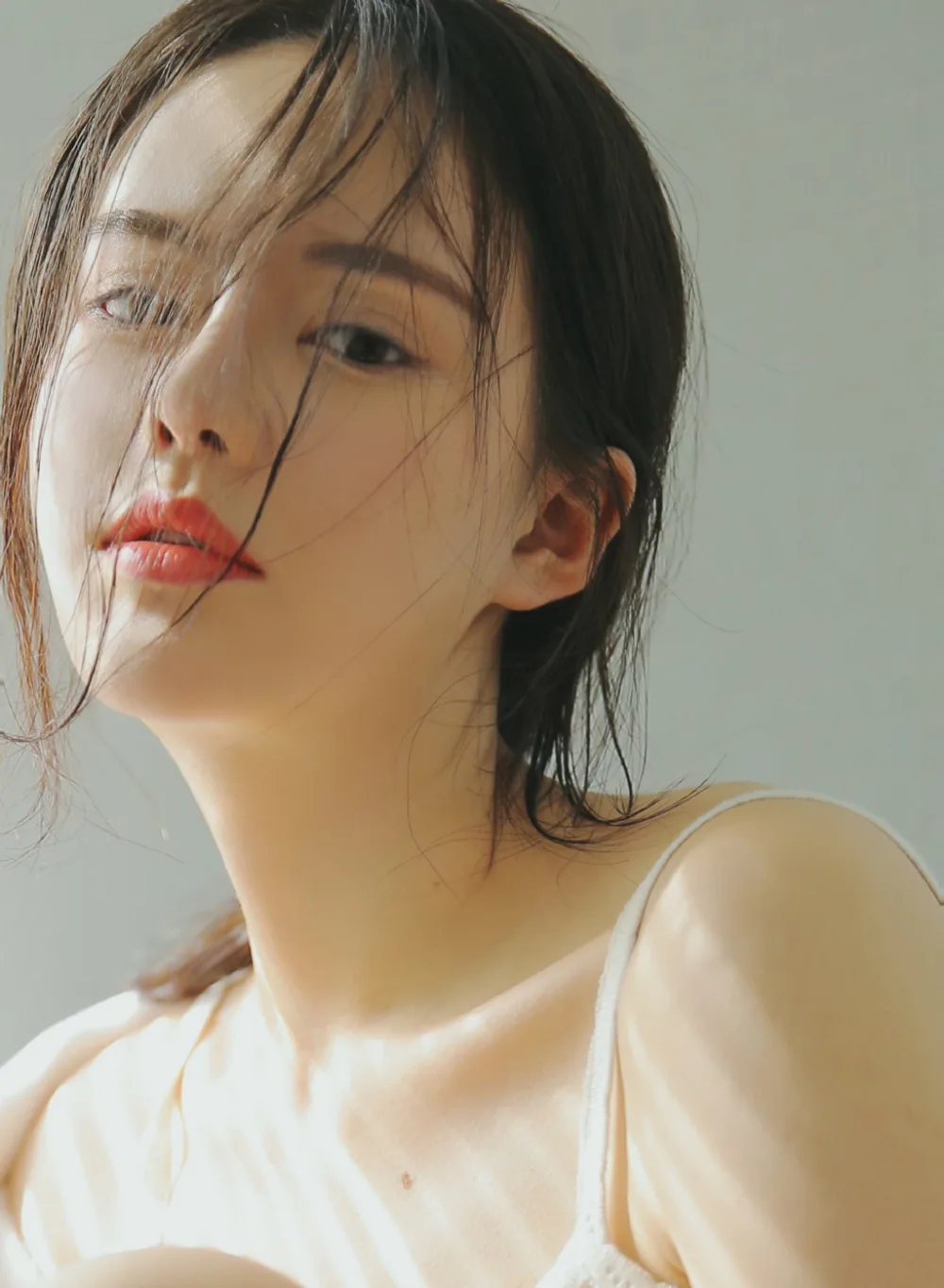 湿发美女写真 图片3
