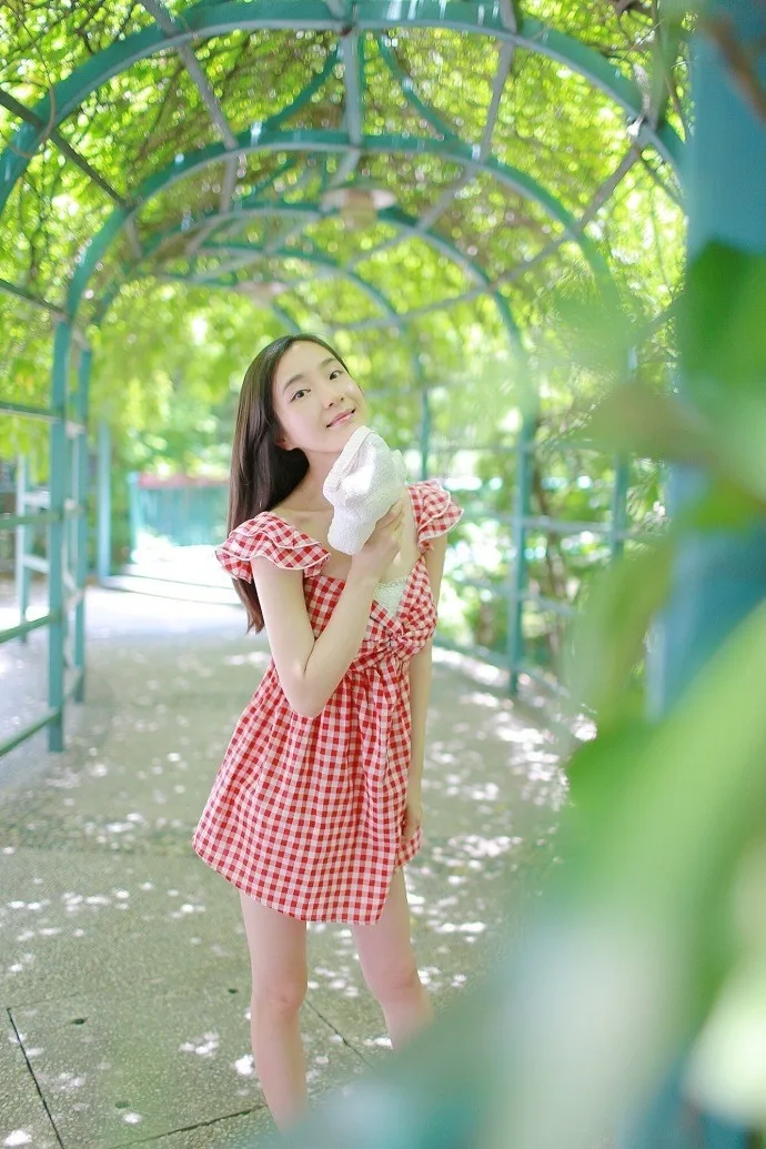 连衣裙美女街拍 图片5