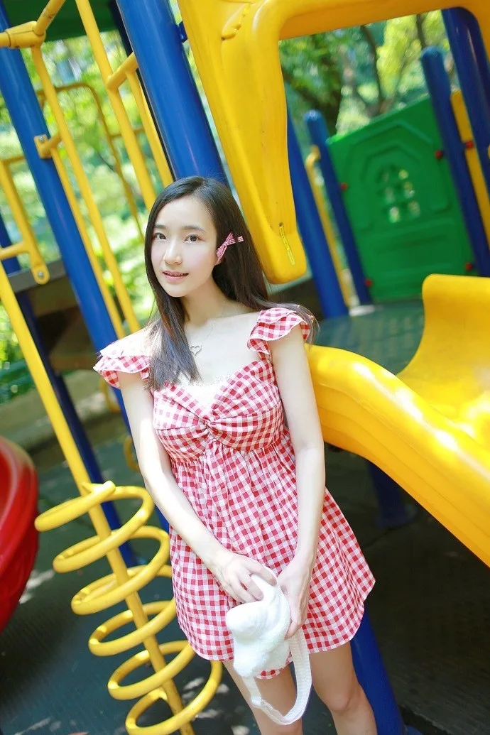 连衣裙美女街拍 图片2