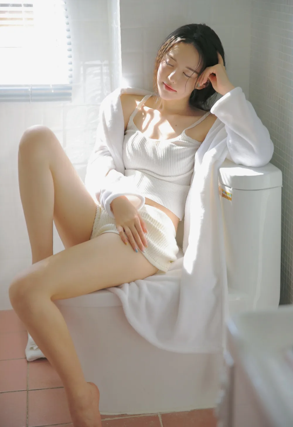 湿发美女写真 图片2