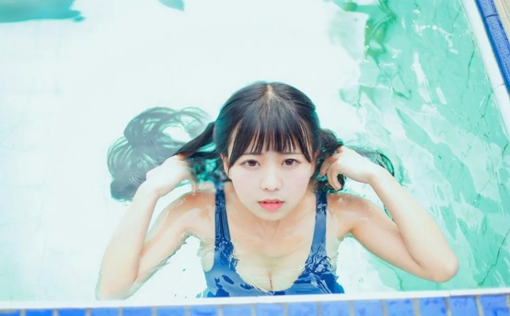 甜美萌妹子泳衣写真 图片5
