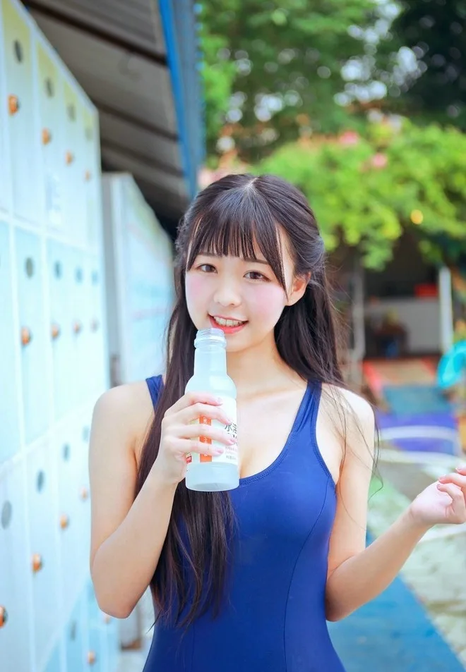 甜美萌妹子泳衣写真 图片7