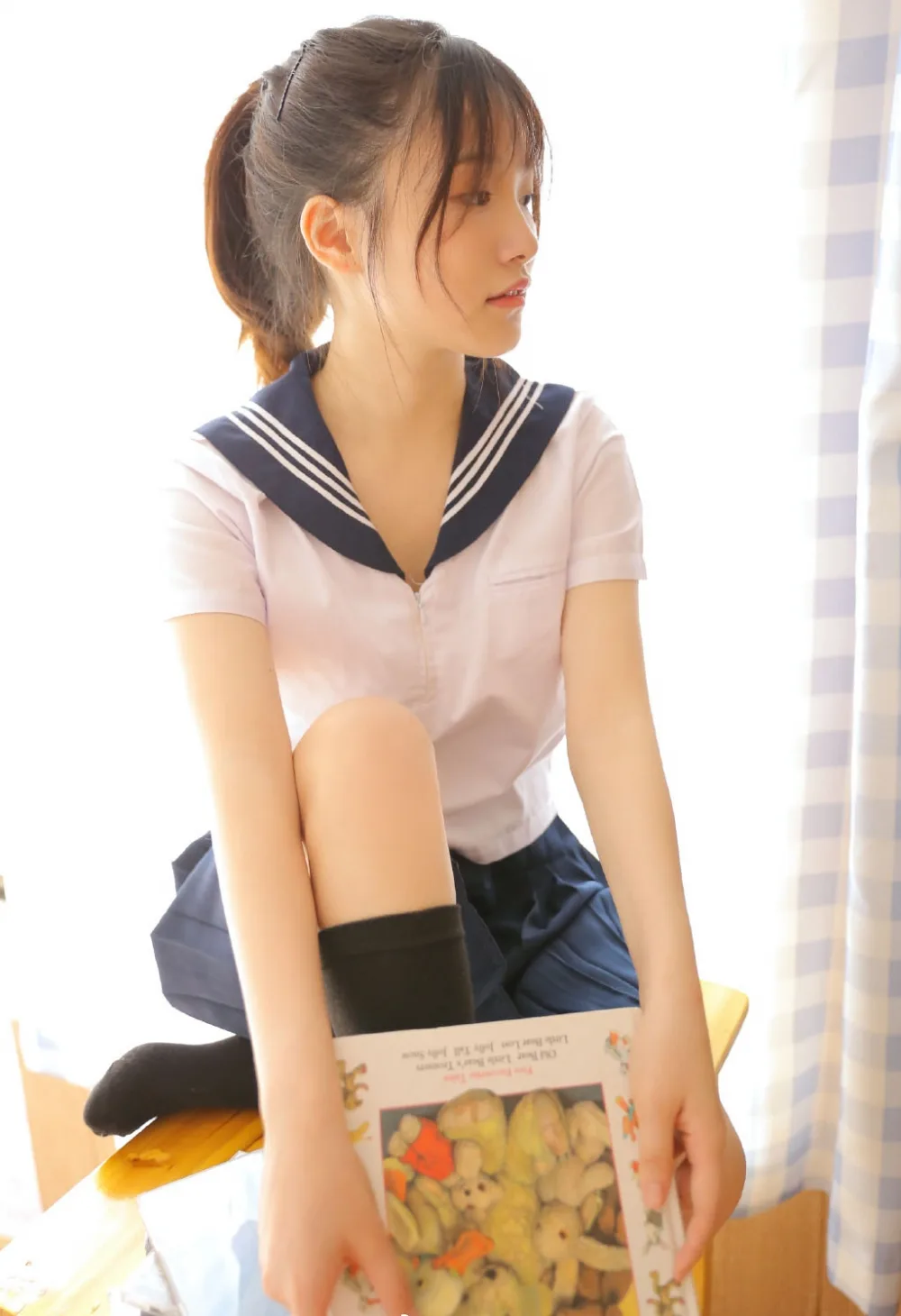jk制服写真黑丝美腿 图片3