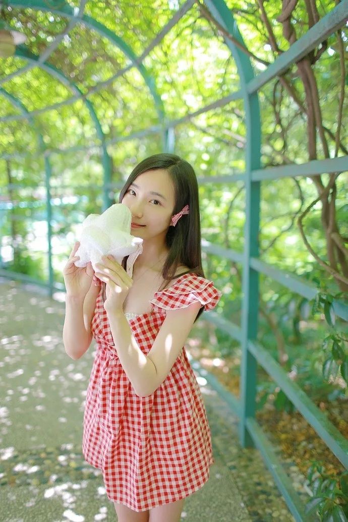 连衣裙美女街拍 图片6