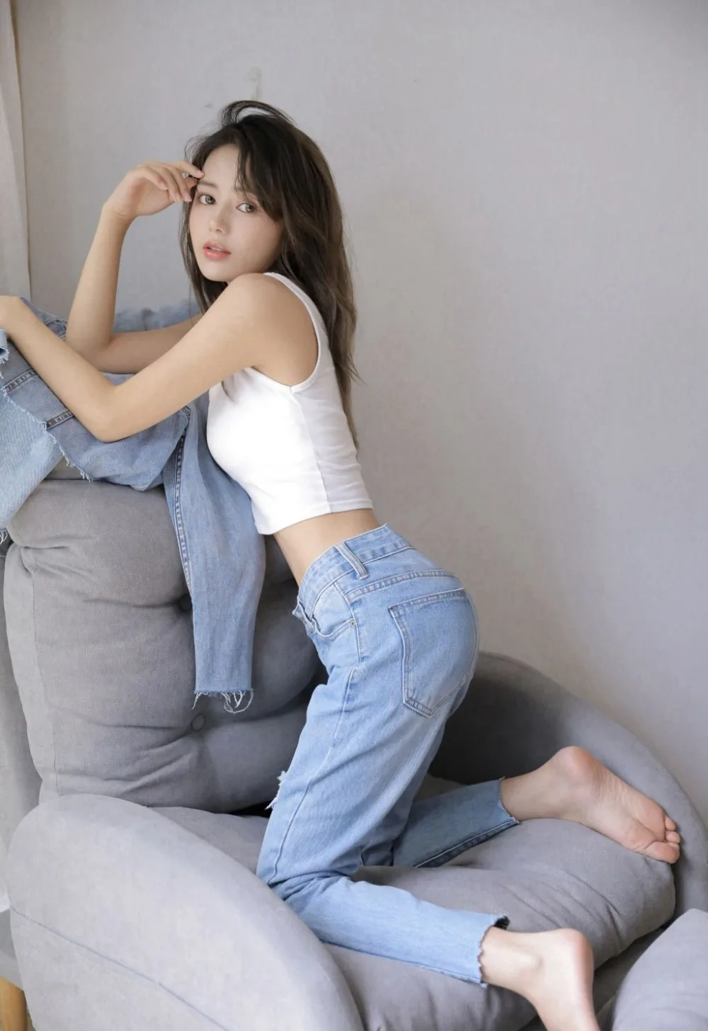 牛仔裤美女写真 图片9