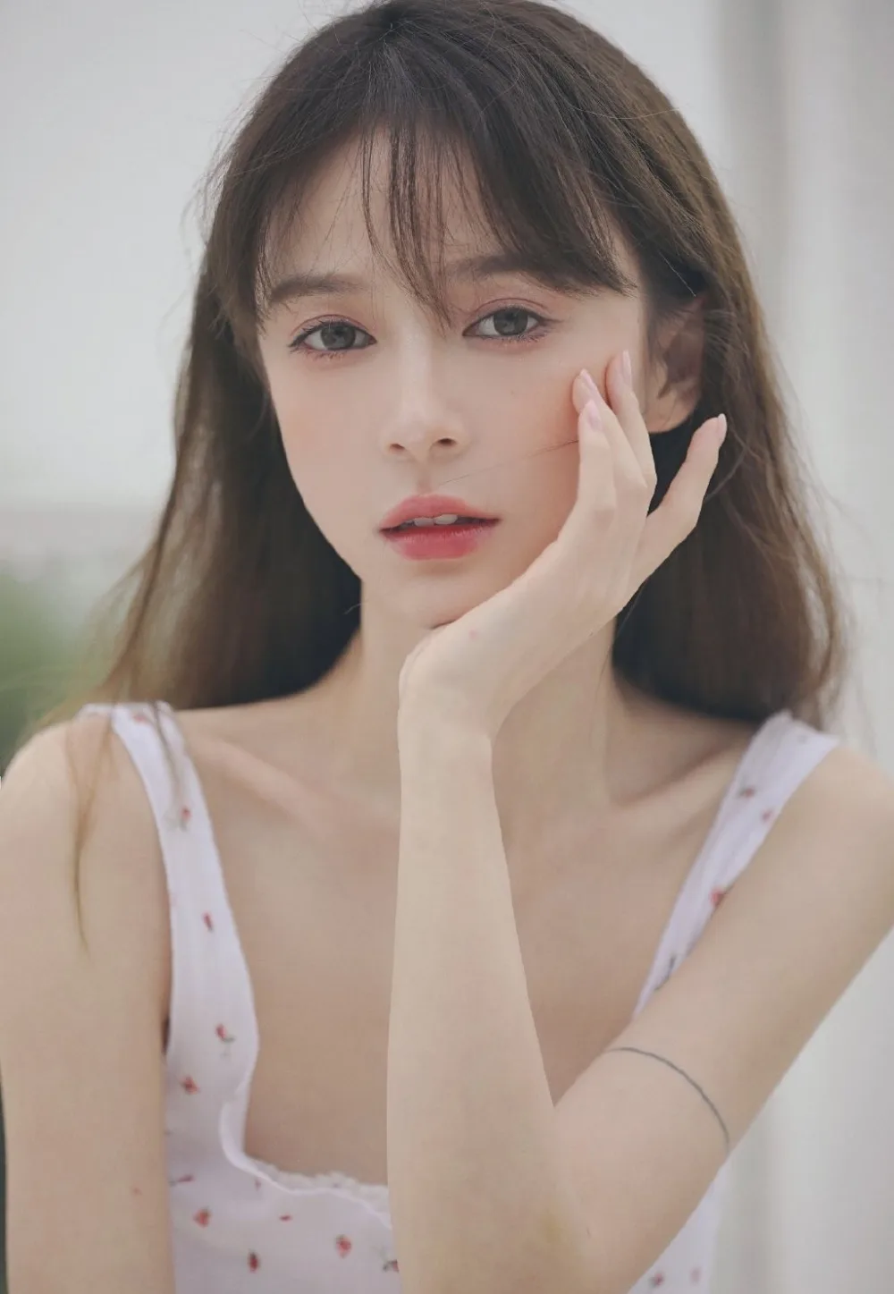 瓜子脸美女写真 图片5