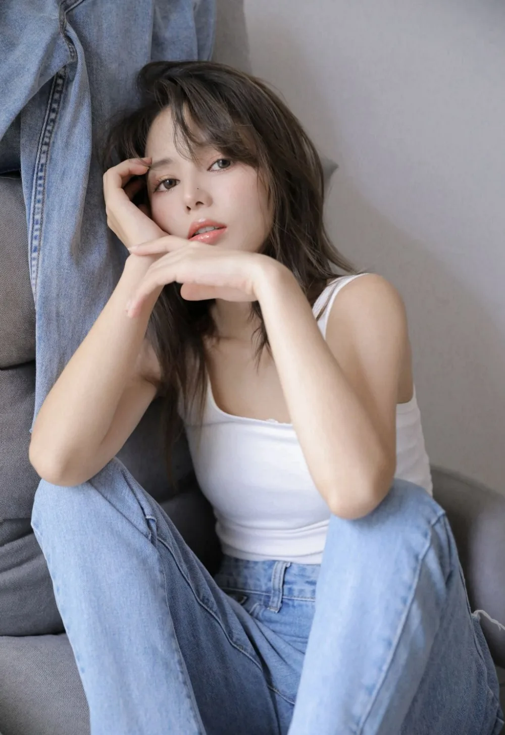 牛仔裤美女写真 图片7