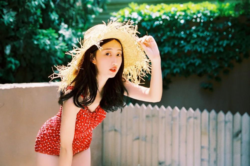 连体泳衣美女写真 图片8