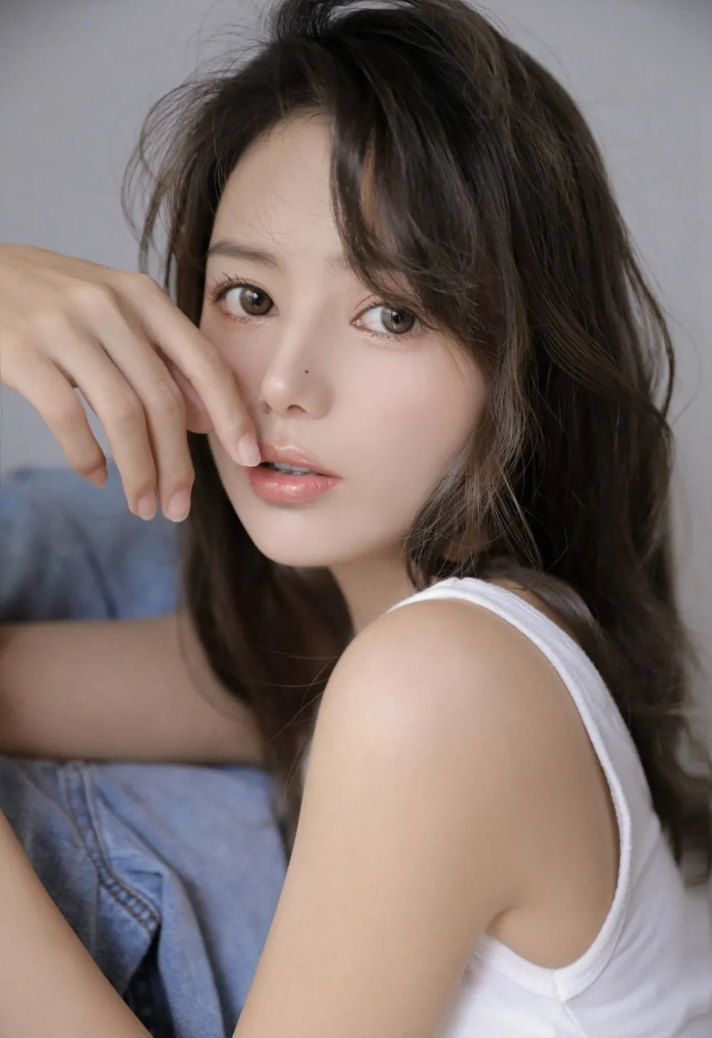 牛仔裤美女写真 图片4