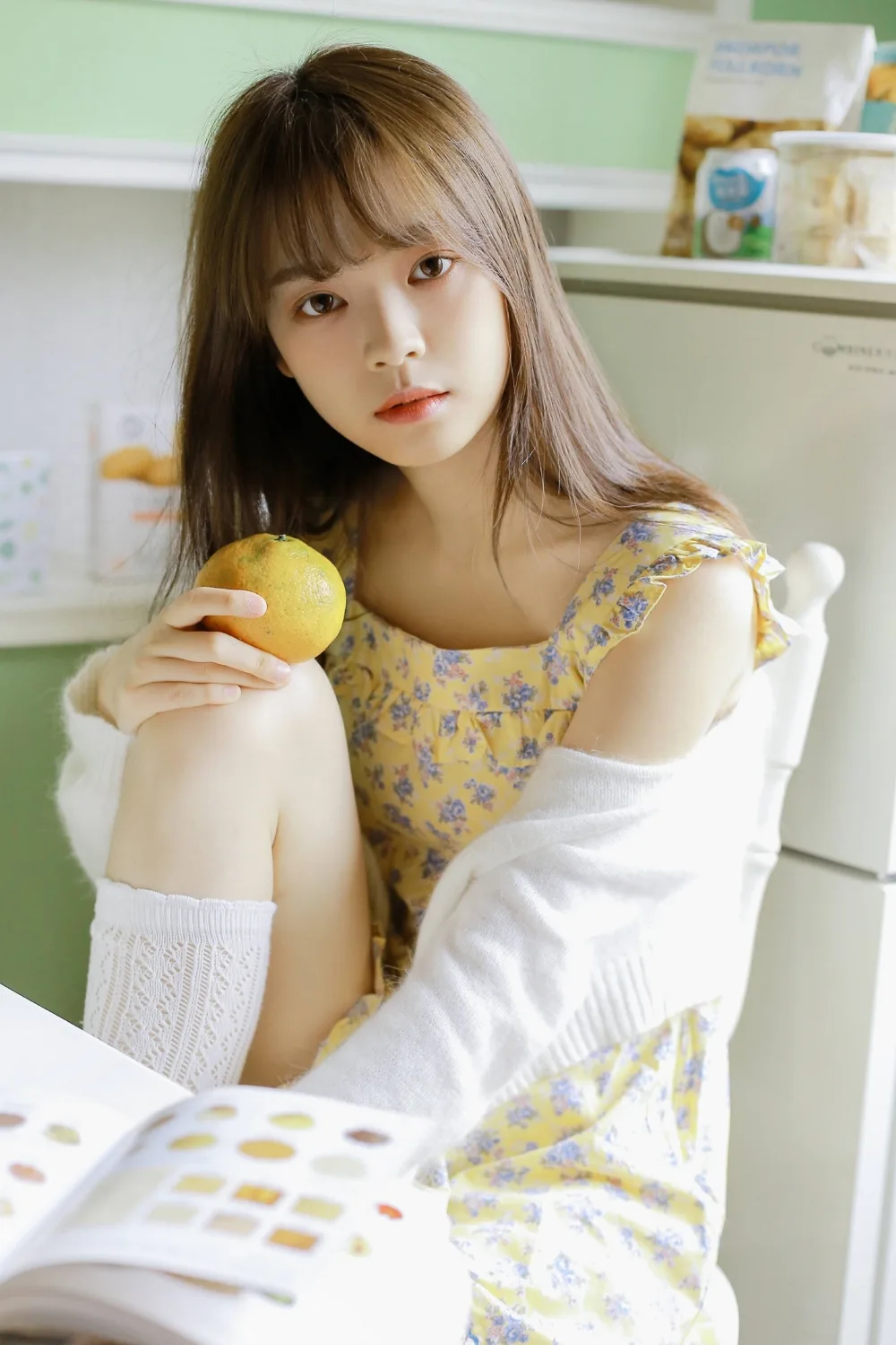 吊带碎花裙写真 图片1