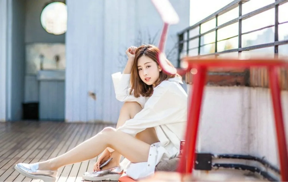 甜美邻家女孩街拍 图片10