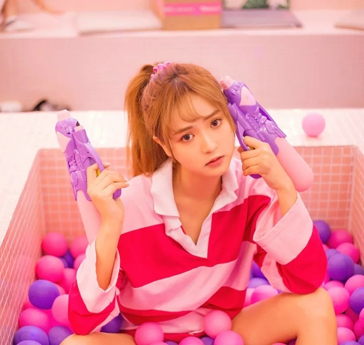 高马尾美少女街拍 图片2