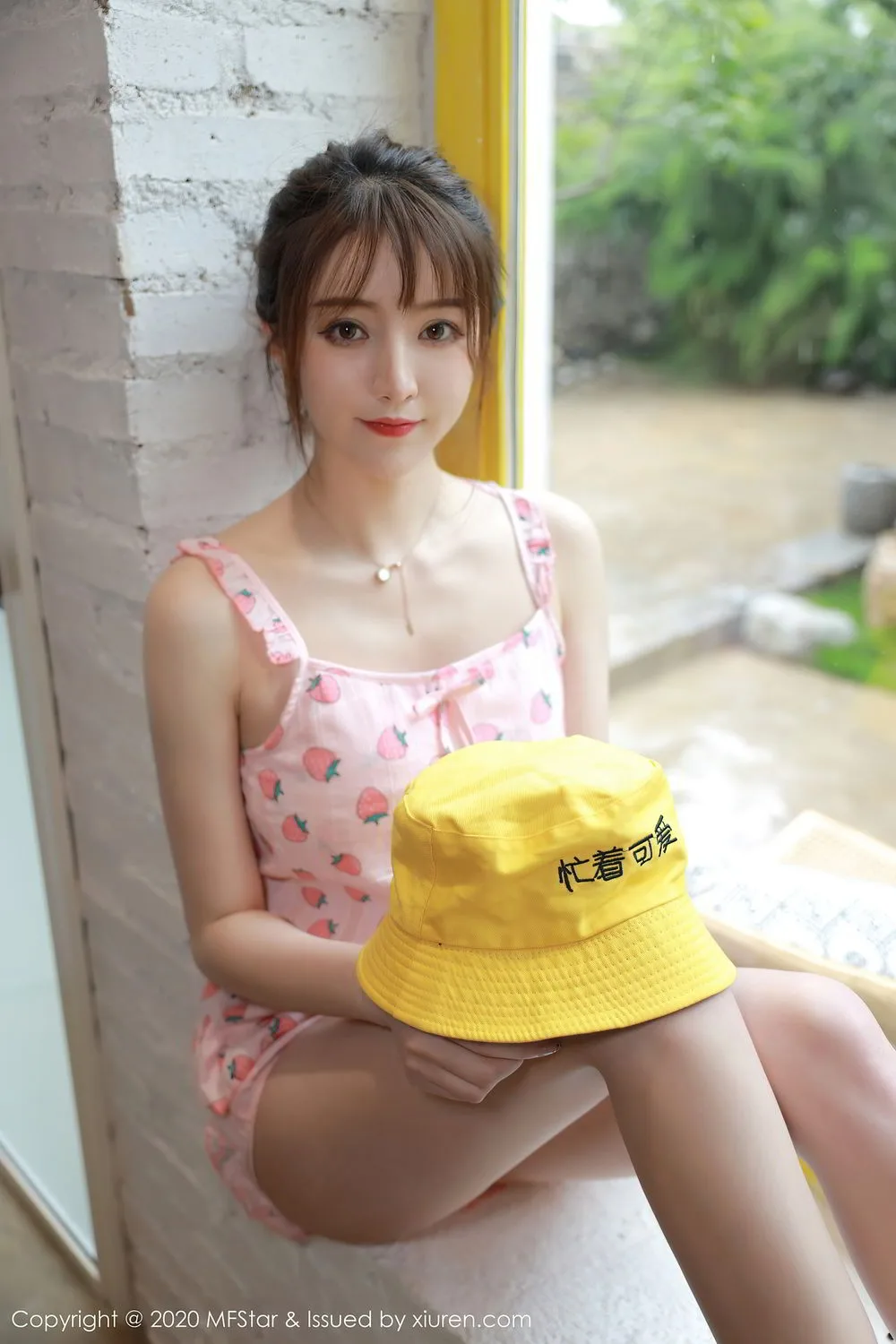 吊带短裤美女写真 图片14