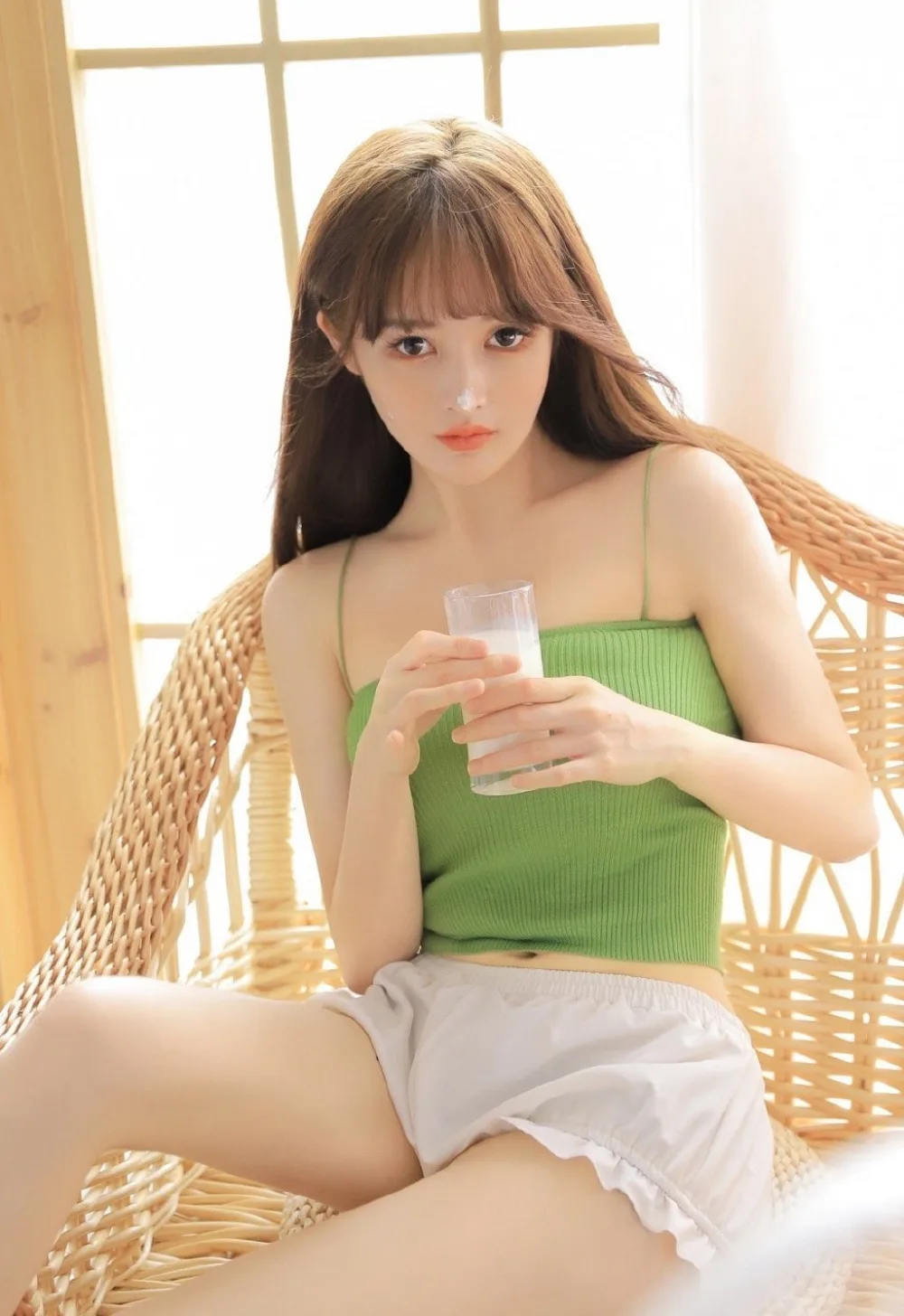 露脐装美女写真 图片1
