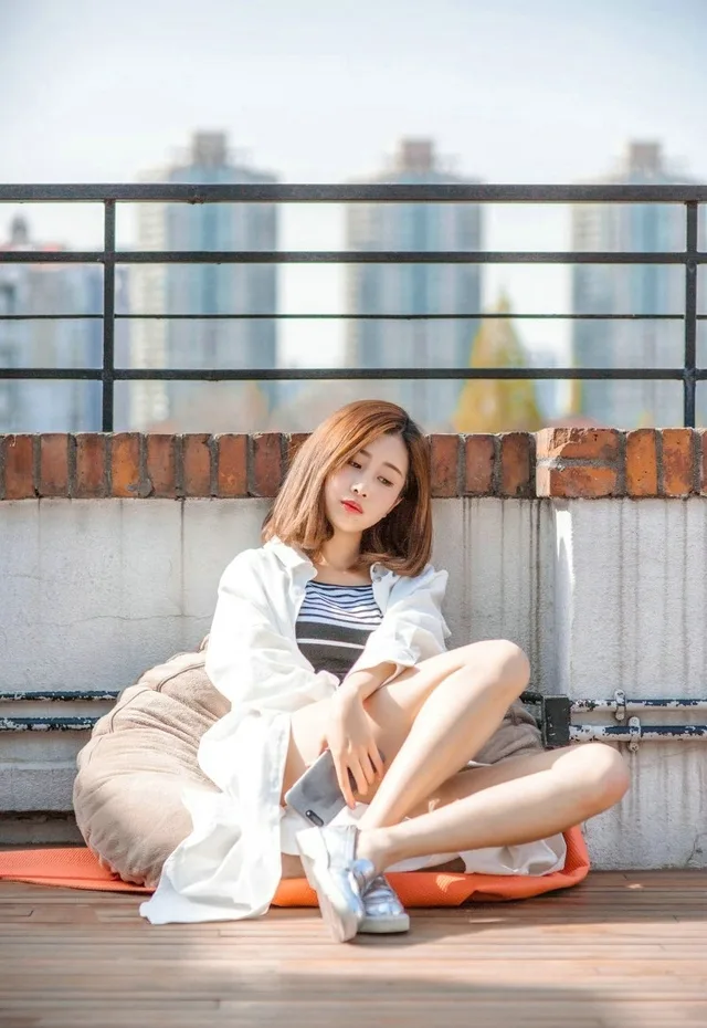 甜美邻家女孩街拍 图片7