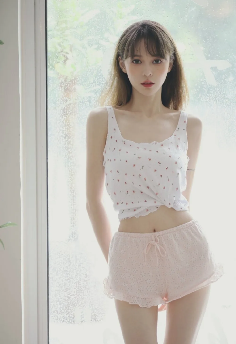 瓜子脸美女写真 图片1