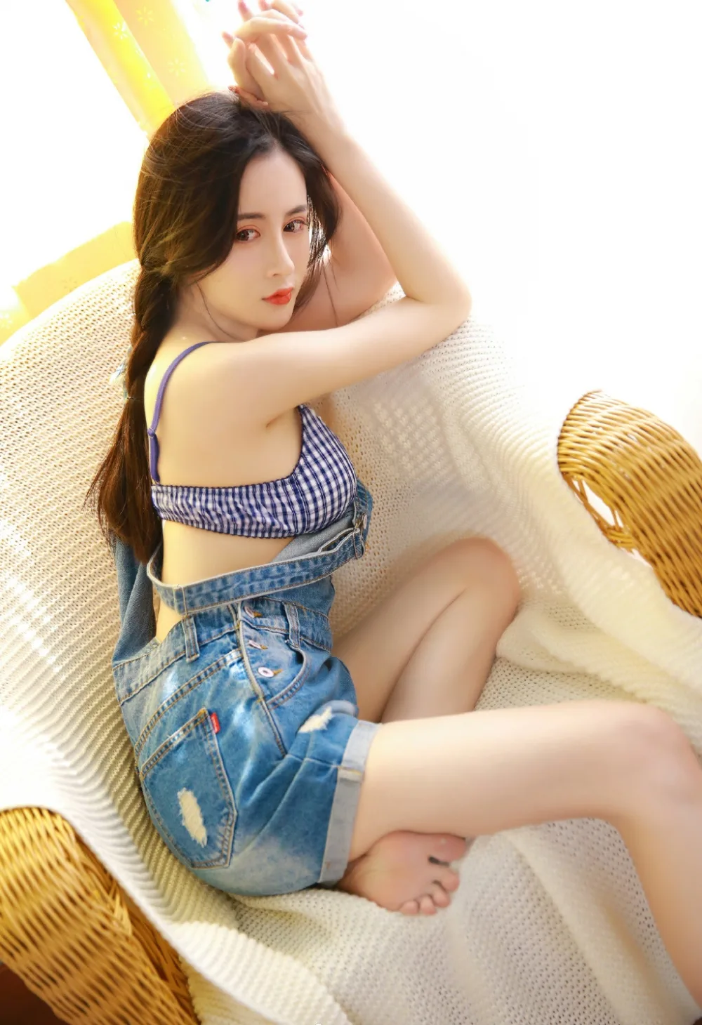 吊带内衣美女写真 图片8