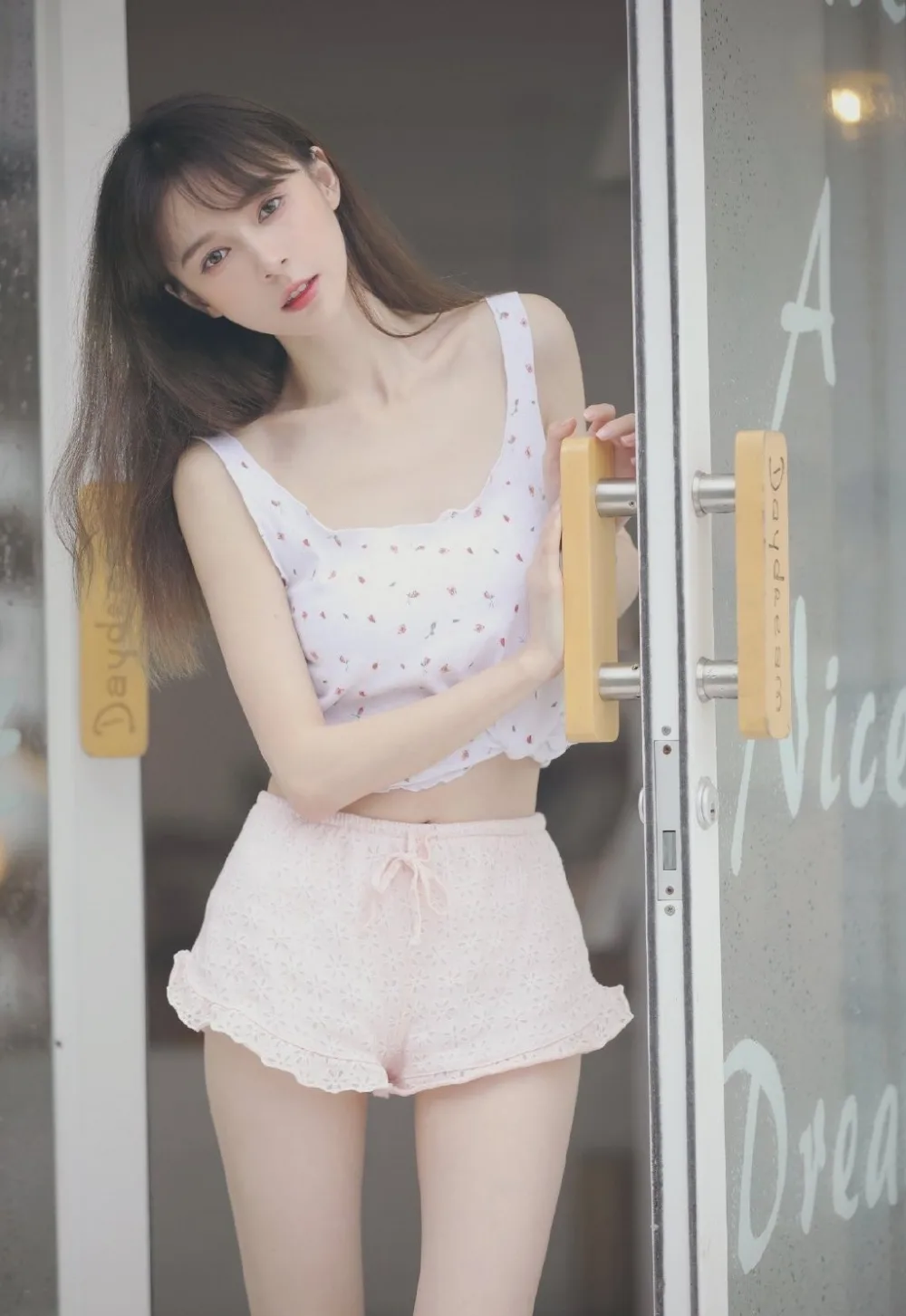 瓜子脸美女写真 图片2