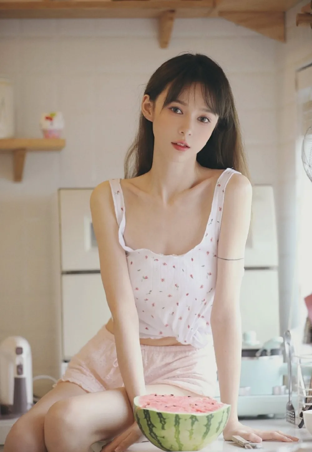 瓜子脸美女写真 图片6