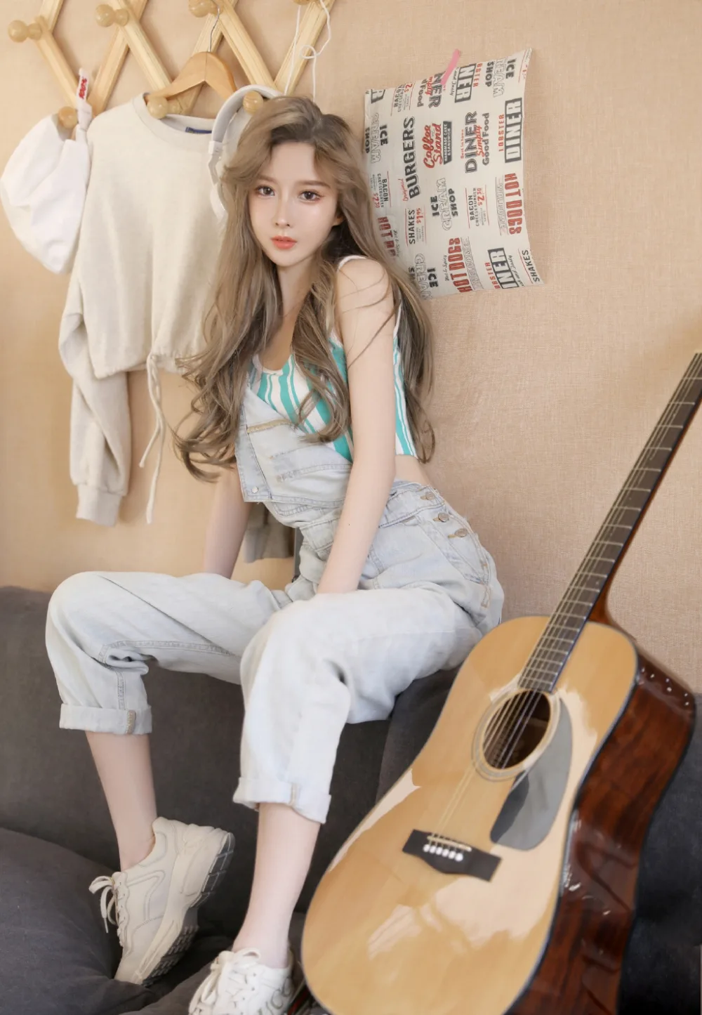 牛仔背带裤美女写真 图片13