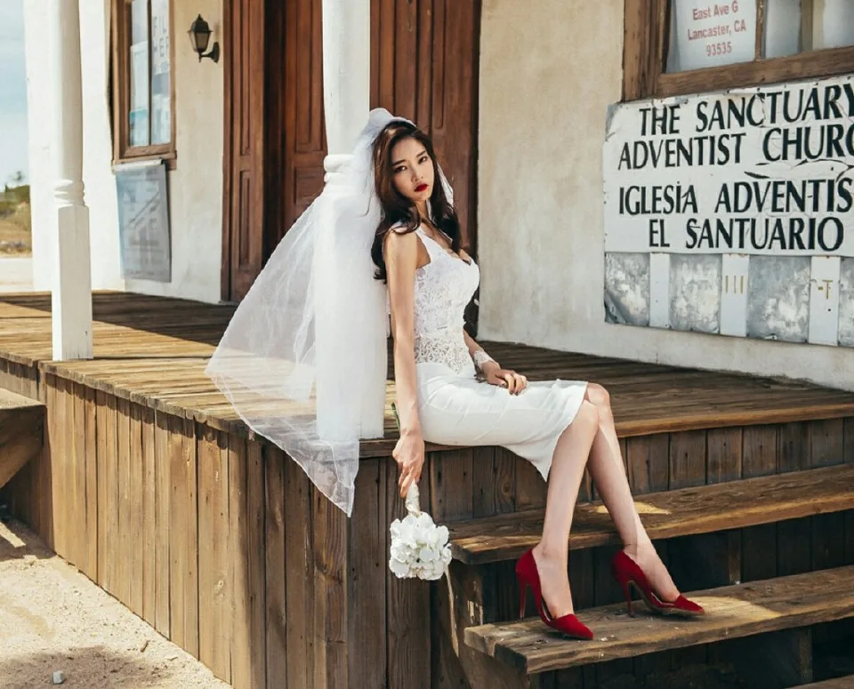 白色包臀裙美女 图片6