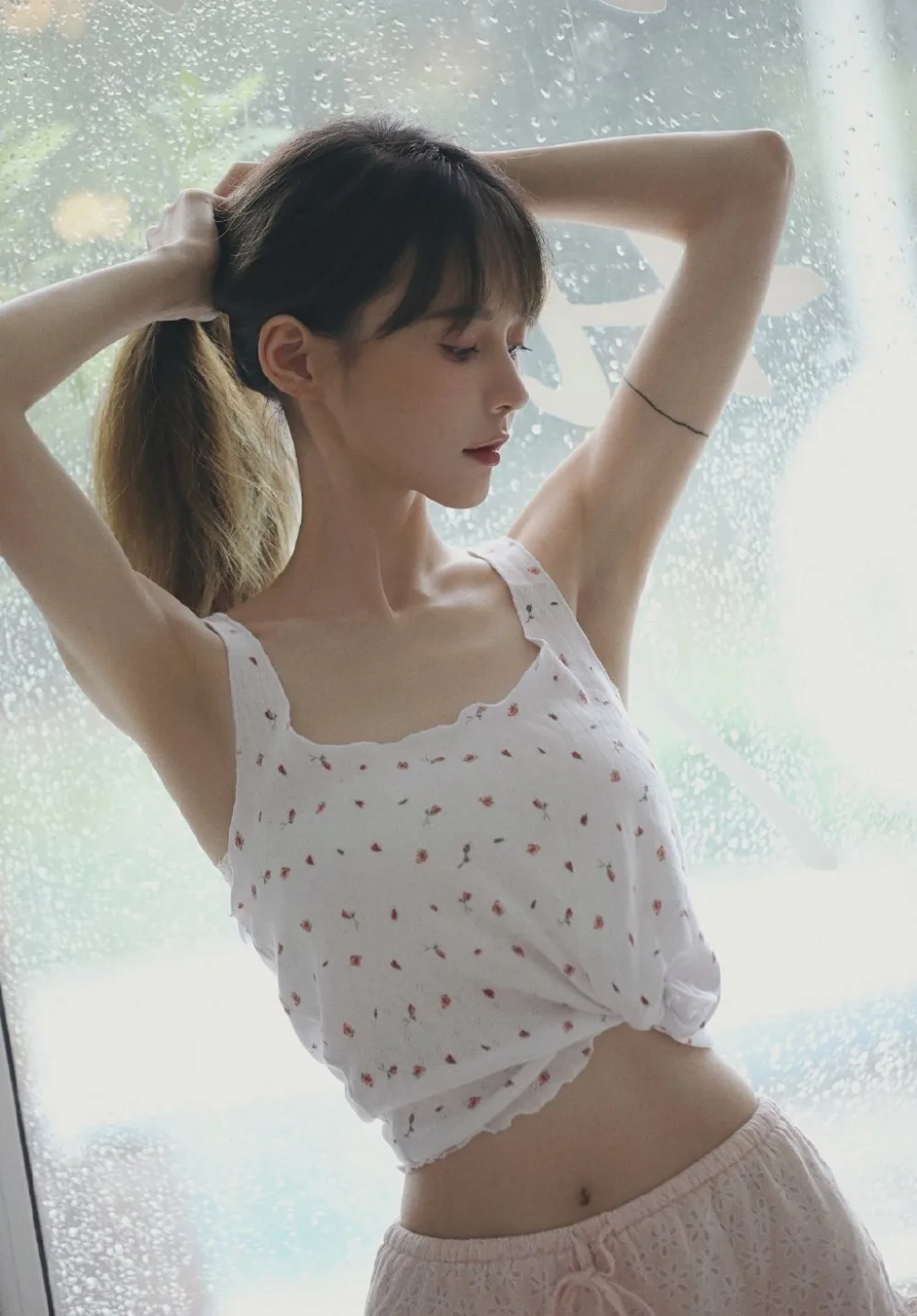 瓜子脸美女写真 图片4