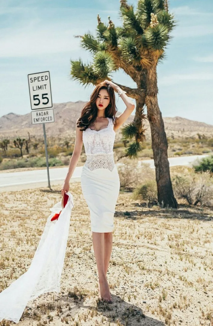 白色包臀裙美女 图片2