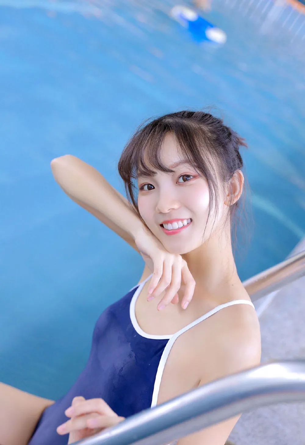 甜美少女泳装写真 图片4