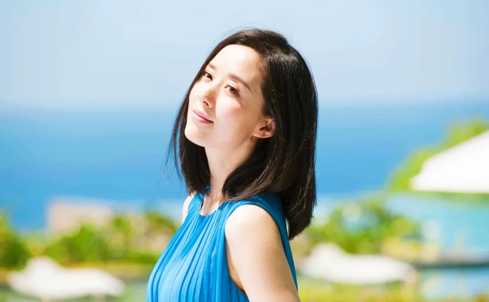 颜丹晨户外写真 图片7