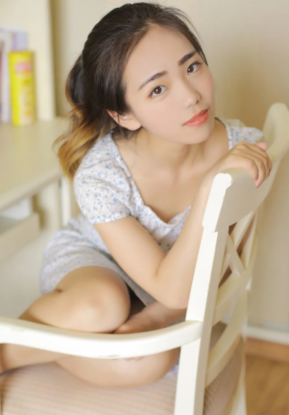 高马尾少女写真 图片1