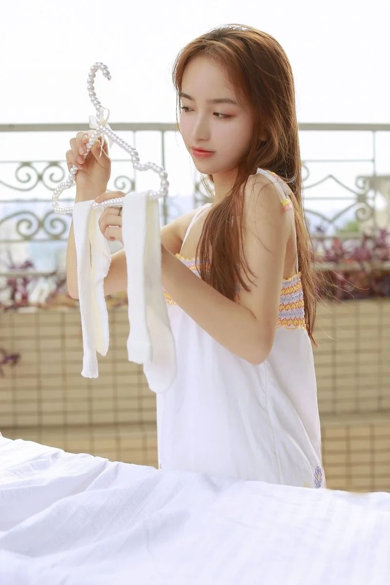 清纯美女街拍 图片1