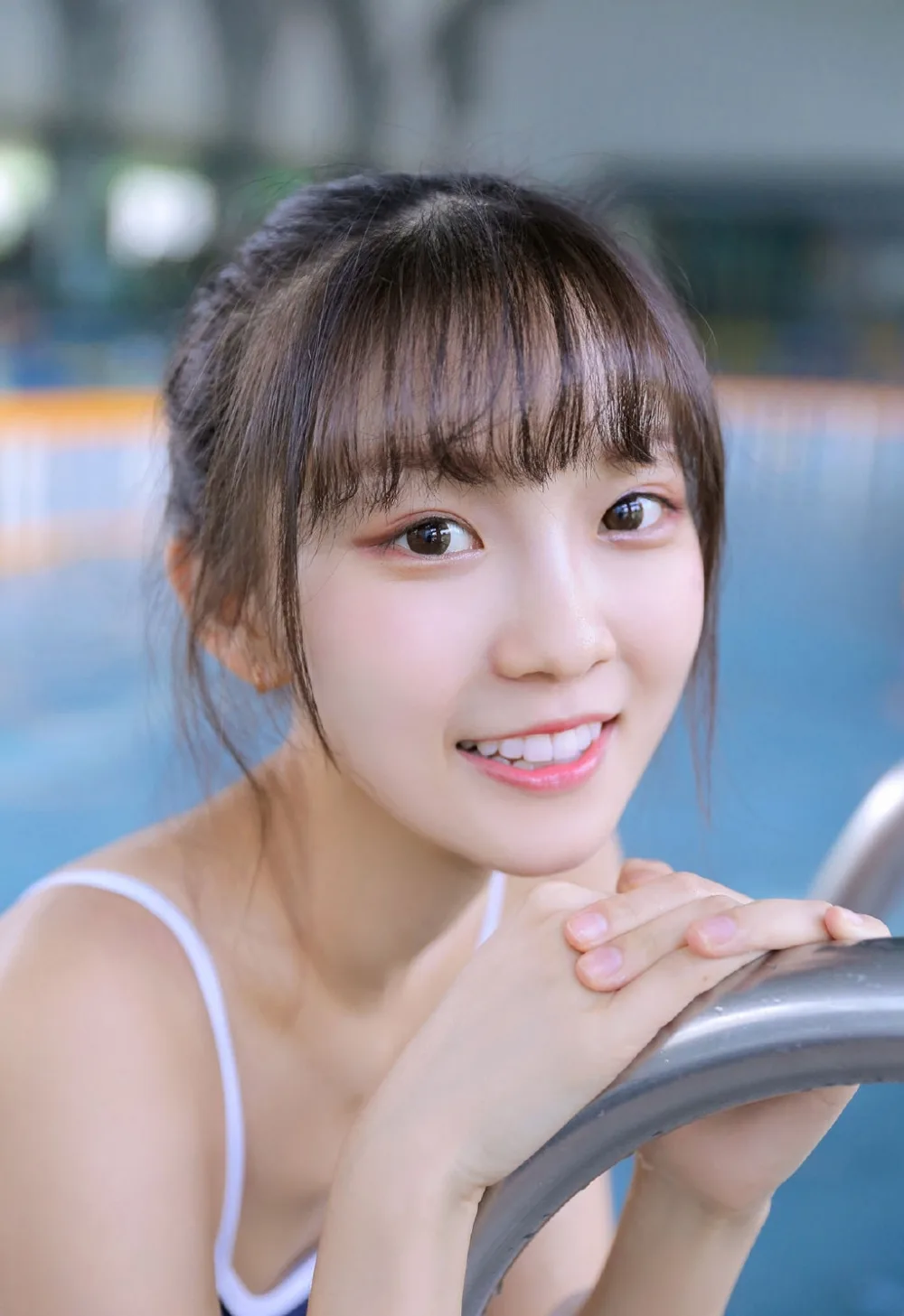 甜美少女泳装写真 图片2